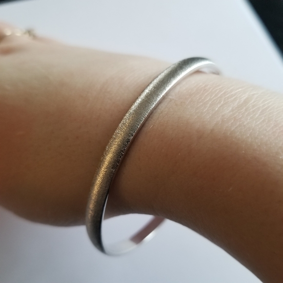 Vintage Monet bangle bracelet silver tone textured finish - Picture 3 of 13